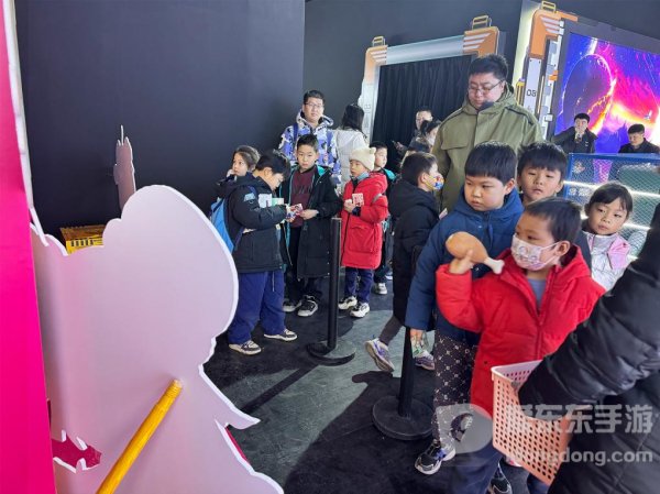 未来星域·迷你世界光影嘉年华炫丽开展！开启宇宙大冒险！