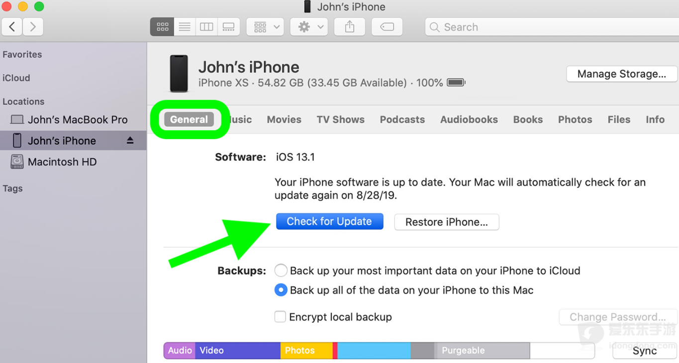 iPhone连接电脑后在Finder或设备管理程序中选择手机
